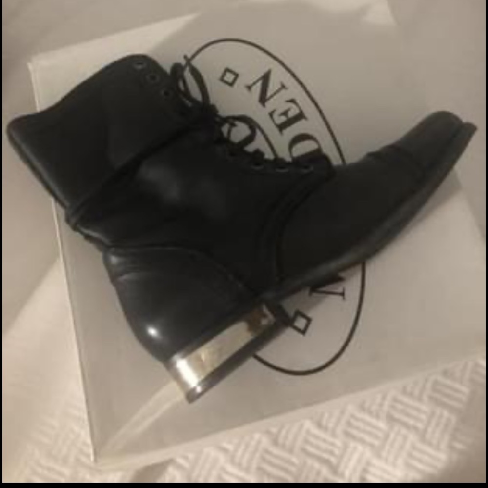 Steve Madden Troopa / Gold Heel